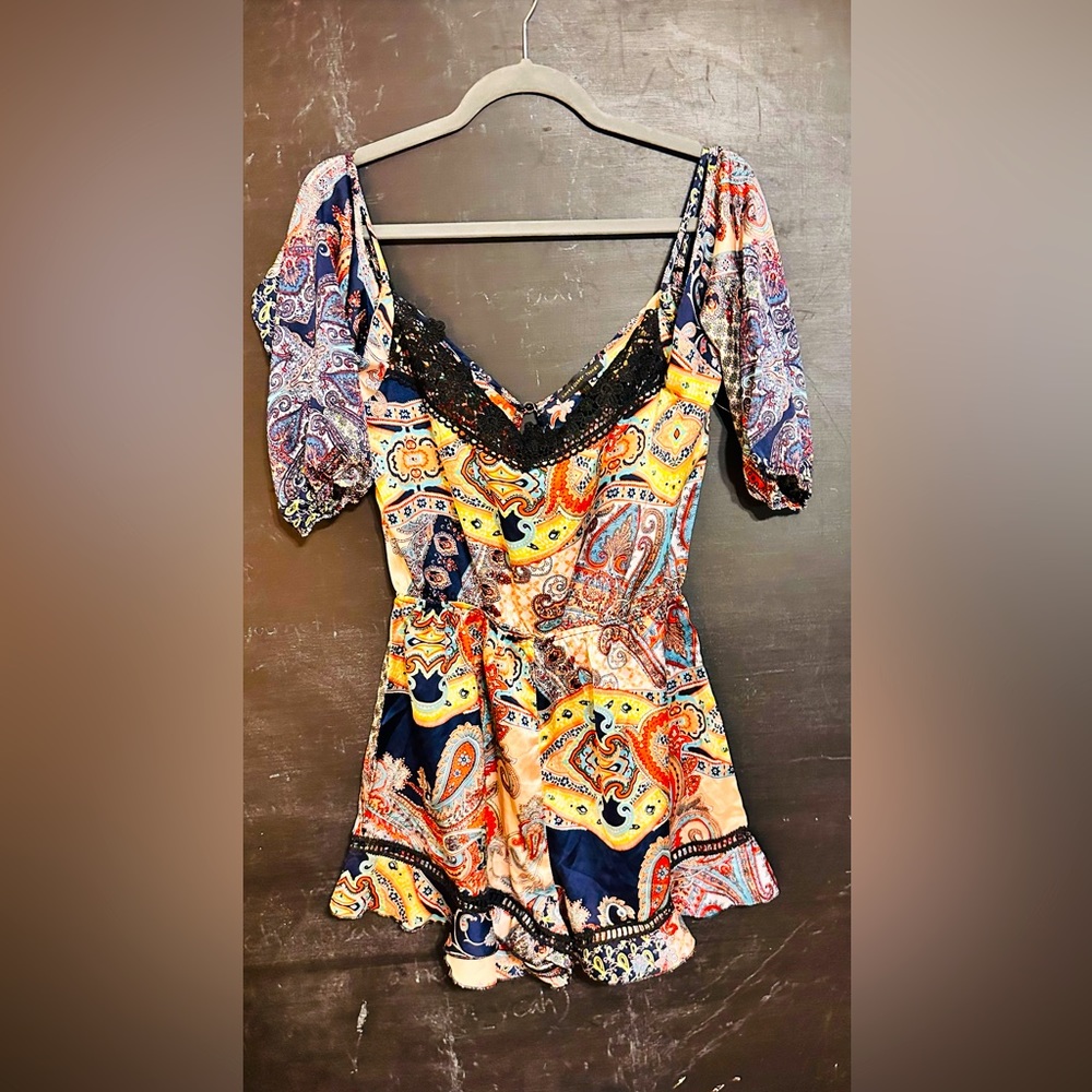 🌹💝❤️ Like New Love & Other Things Paisley Romper‼️